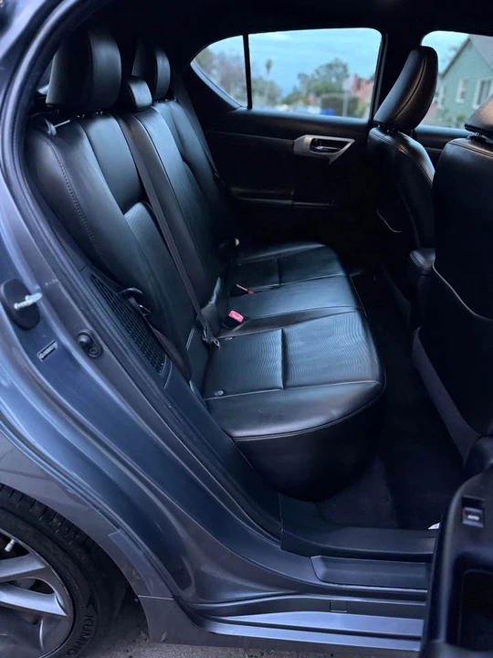 2012 Lexus CT - Image 11 of 15