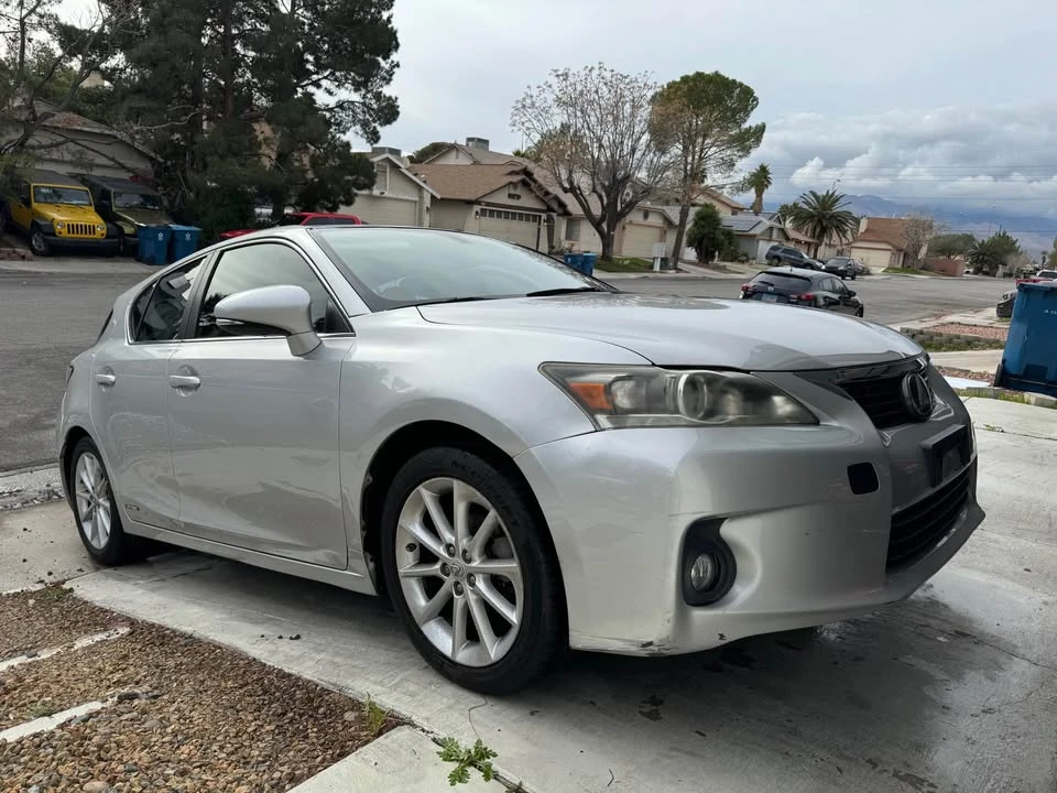 2012 Lexus CT - Image 2 of 8