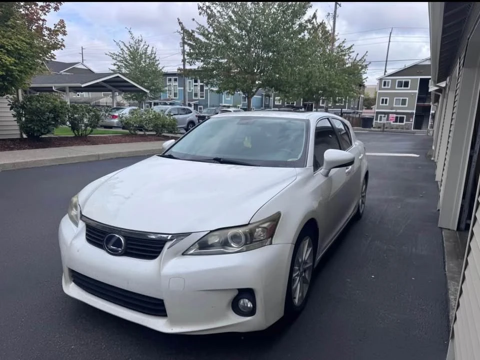 2012 Lexus CT - Image 2 of 10