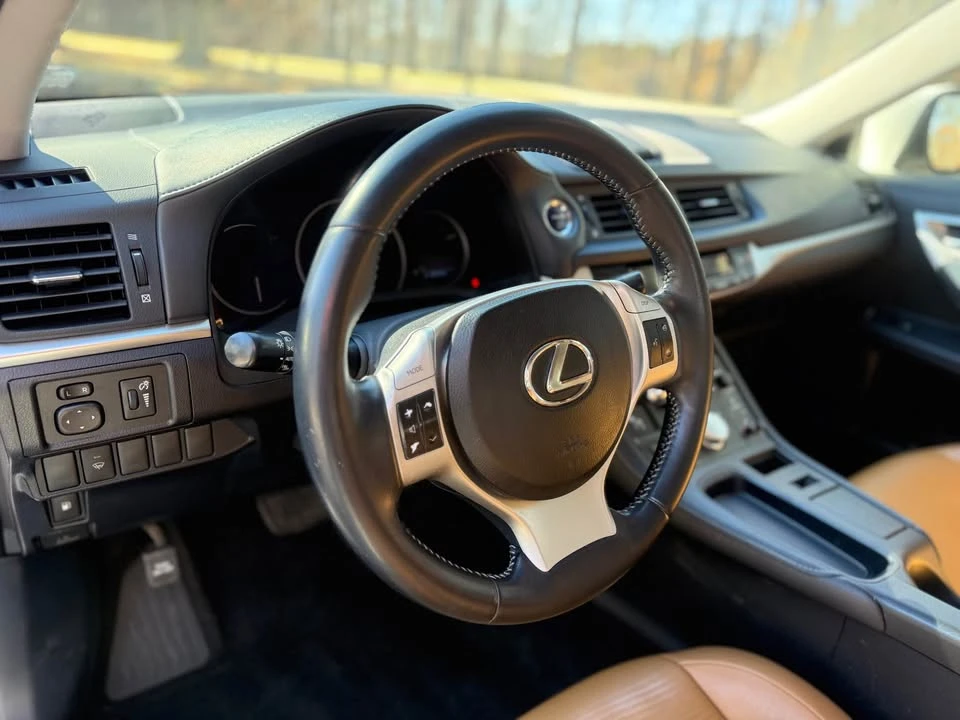 2012 Lexus CT - Image 11 of 17