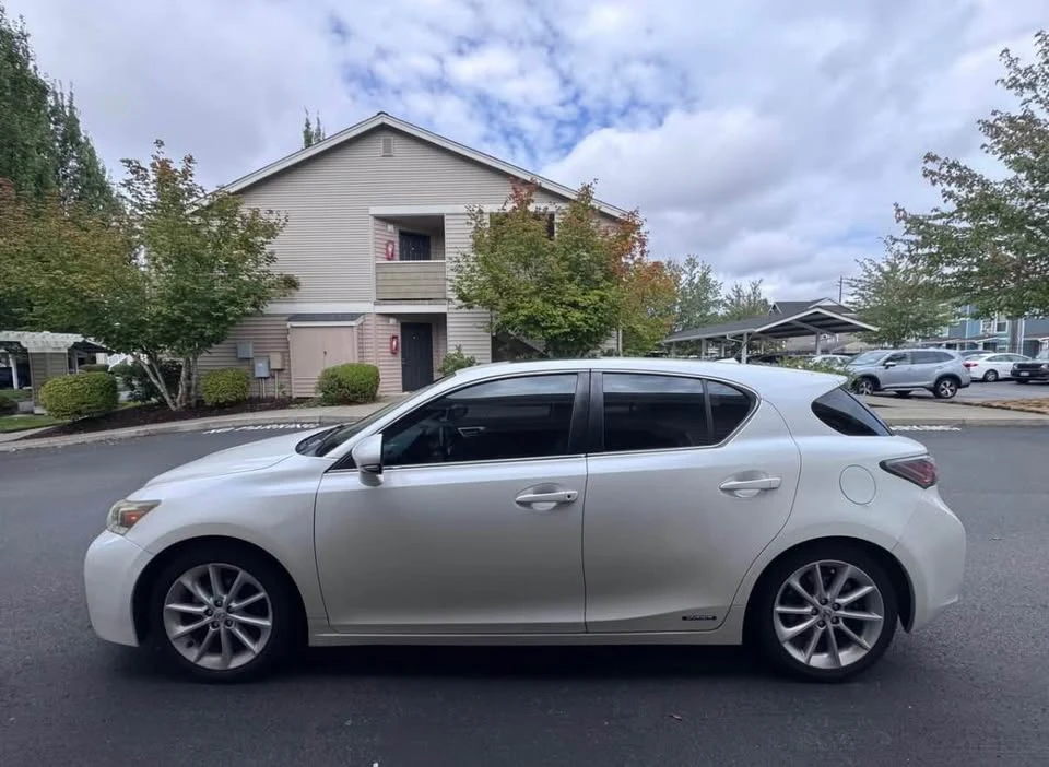2012 Lexus CT - Image 5 of 10