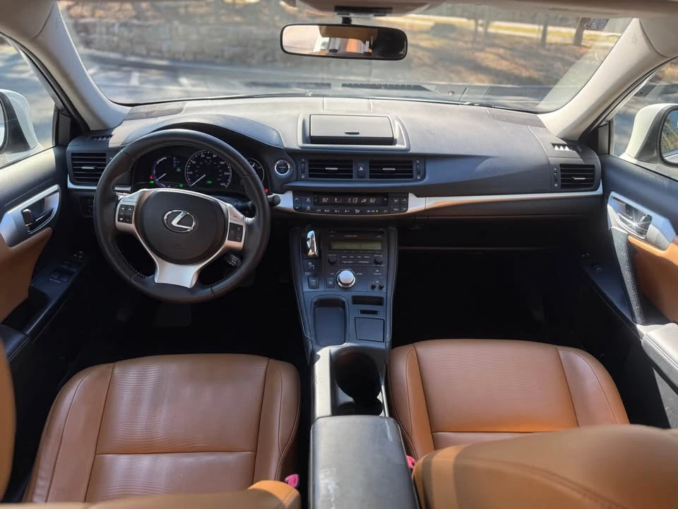 2012 Lexus CT - Image 9 of 17