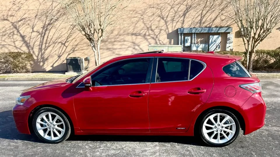 2012 Lexus CT - Image 10 of 17