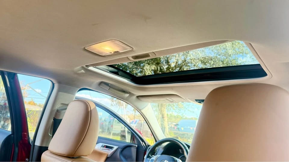 2012 Lexus CT - Image 10 of 13