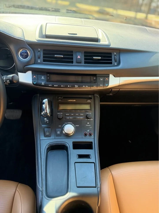 2012 Lexus CT - Image 12 of 17
