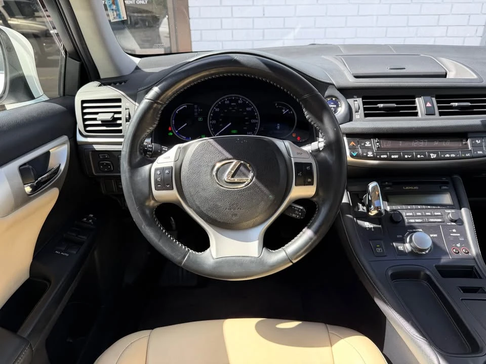 2012 Lexus CT - Image 7 of 8