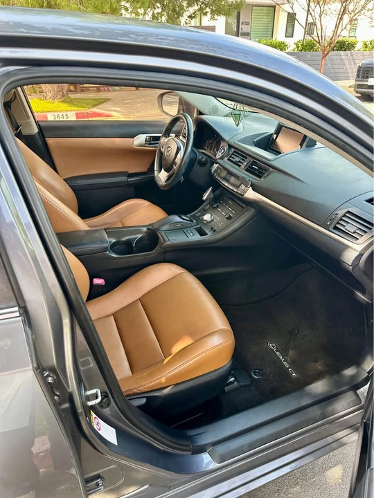 2012 Lexus CT - Image 9 of 10