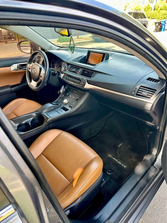 2012 Lexus CT - Image 6 of 10