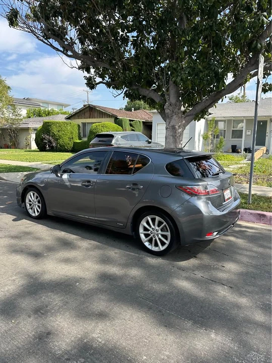 2012 Lexus CT - Image 2 of 10