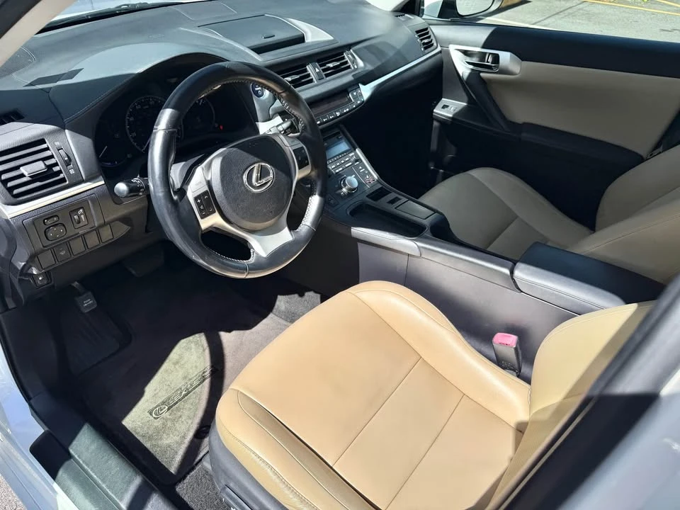 2012 Lexus CT - Image 10 of 11