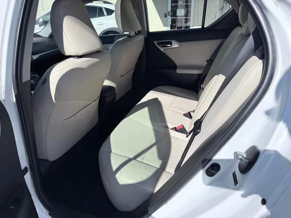 2012 Lexus CT - Image 11 of 15