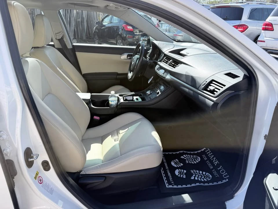 2012 Lexus CT - Image 9 of 15