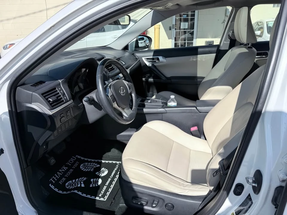 2012 Lexus CT - Image 12 of 15