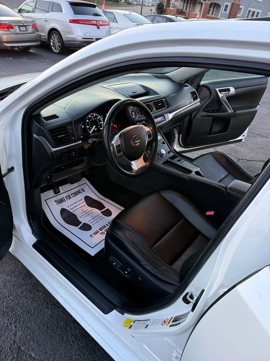 2012 Lexus CT - Image 8 of 19