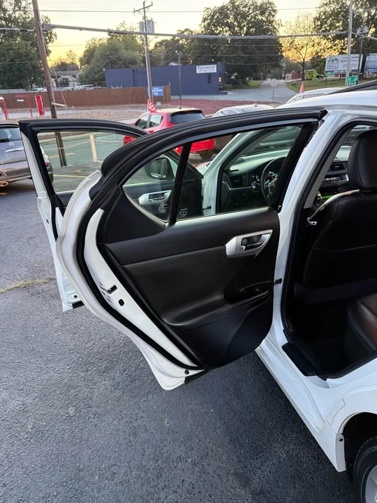 2012 Lexus CT - Image 16 of 19