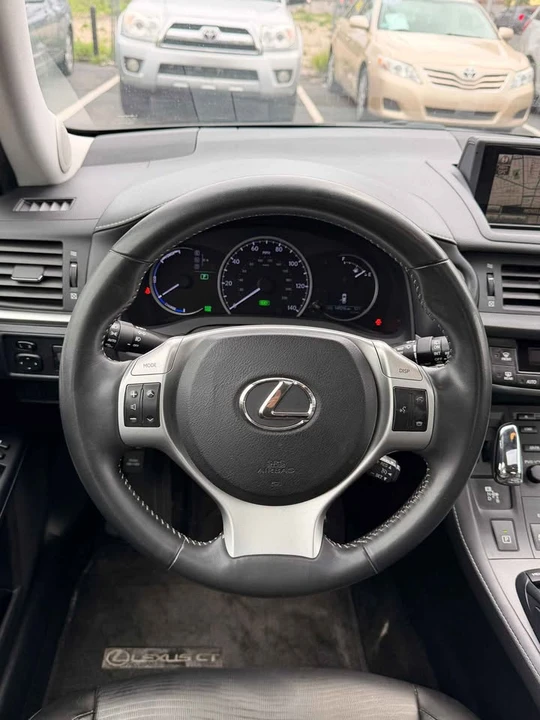 2012 Lexus CT - Image 14 of 20