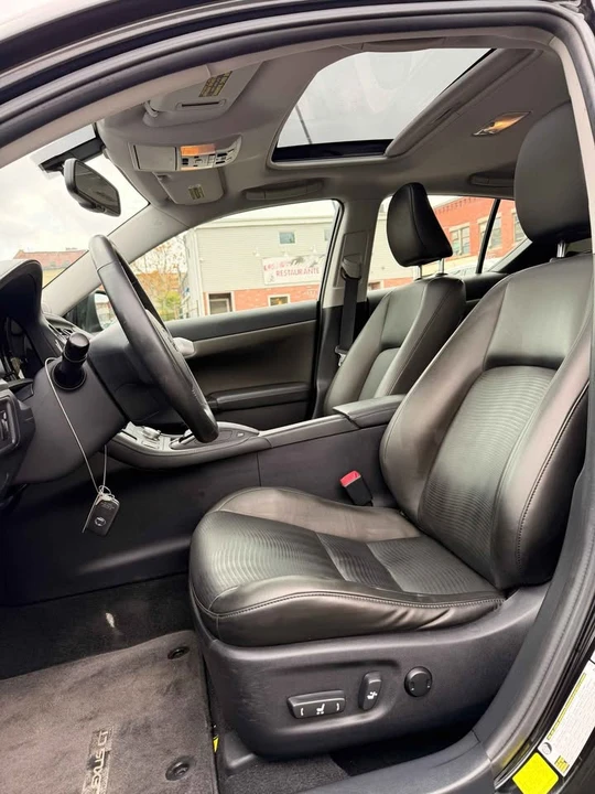 2012 Lexus CT - Image 11 of 20