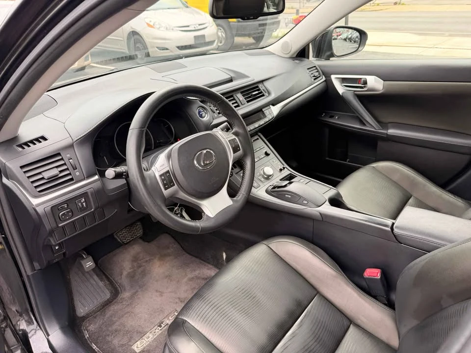 2012 Lexus CT - Image 12 of 20