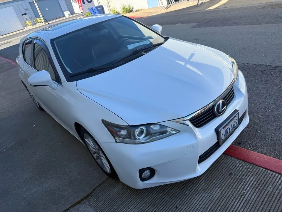 2012 Lexus CT - Image 2 of 9