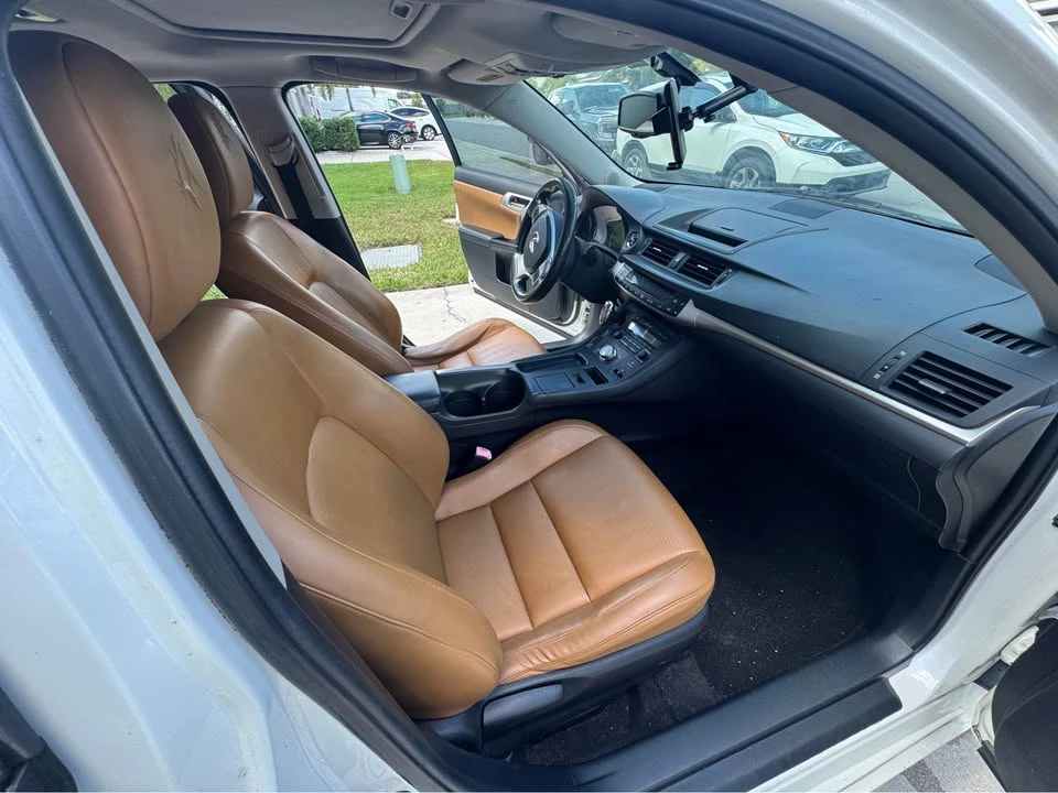 2012 Lexus CT - Image 8 of 12