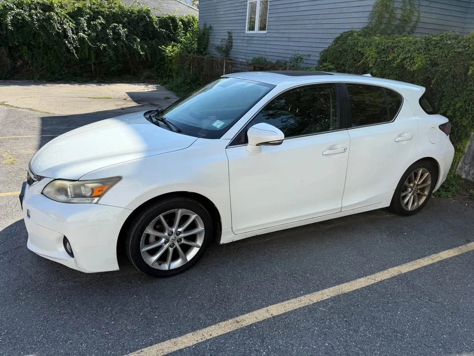 2012 Lexus CT - Image 2 of 3