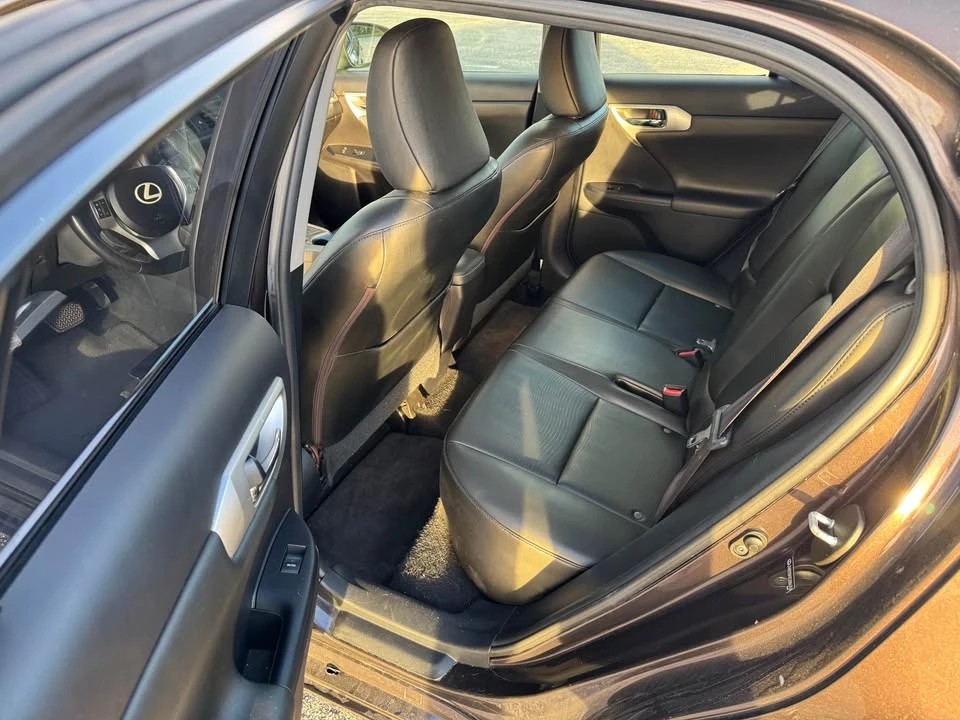 2012 Lexus CT - Image 10 of 14