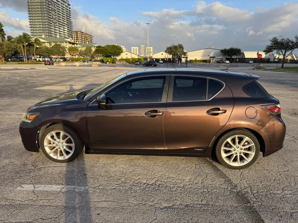 2012 Lexus CT - Image 2 of 14