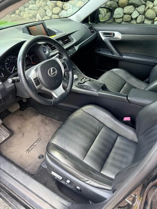 2012 Lexus CT - Image 11 of 16