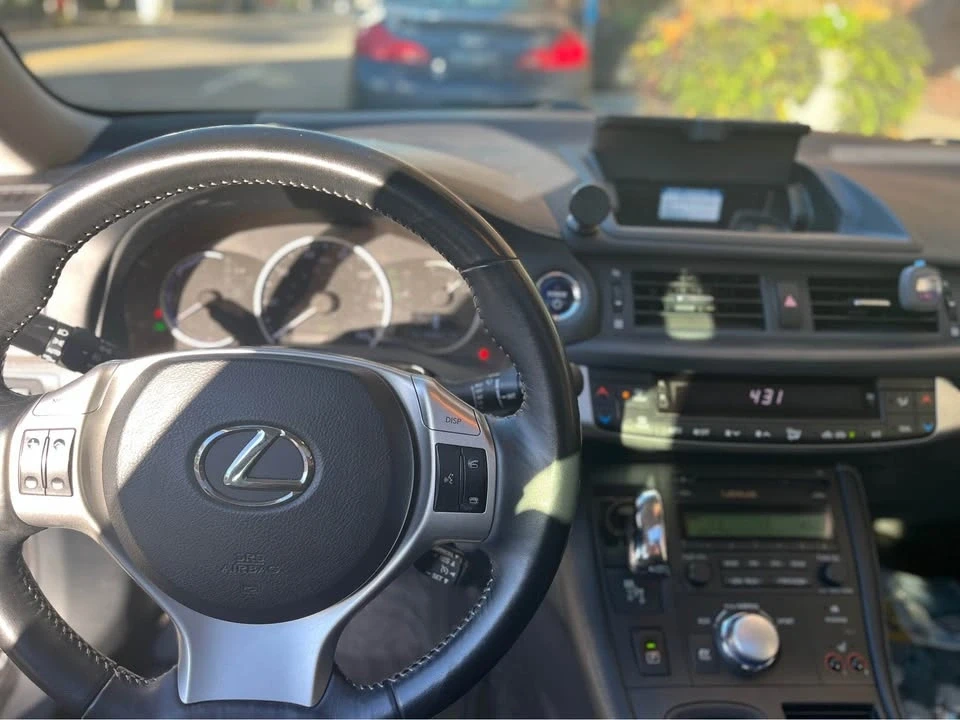 2012 Lexus CT - Image 11 of 20