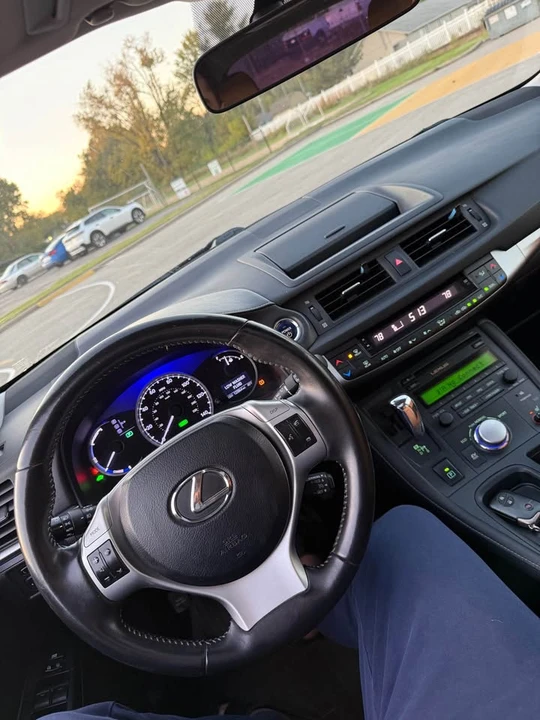 2012 Lexus CT - Image 18 of 19