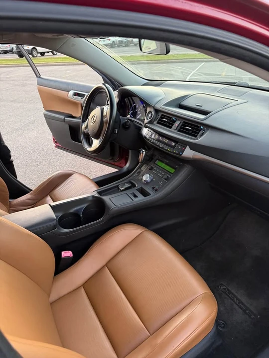 2012 Lexus CT - Image 16 of 19