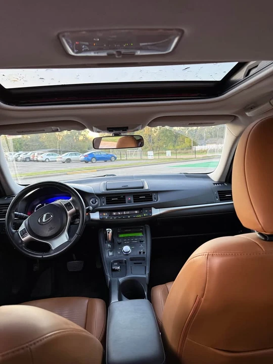 2012 Lexus CT - Image 11 of 19