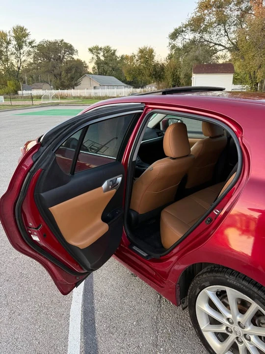 2012 Lexus CT - Image 9 of 19