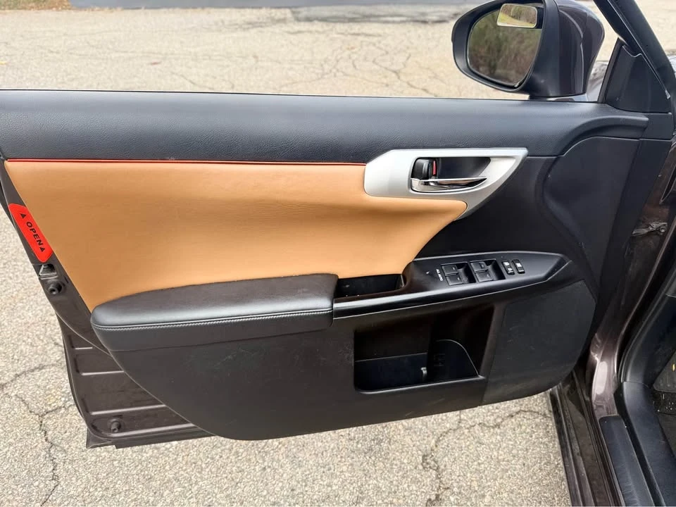 2012 Lexus CT - Image 7 of 12