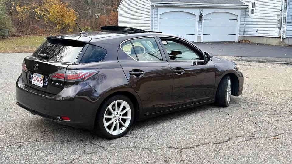 2012 Lexus CT - Image 2 of 12