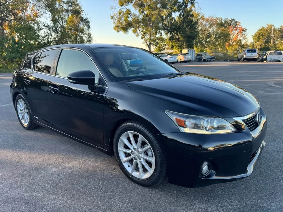 2012 Lexus CT - Image 2 of 11
