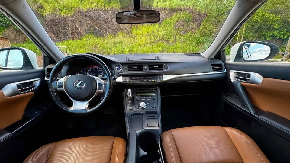 2012 Lexus CT - Image 10 of 14