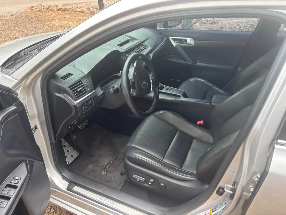 2012 Lexus CT - Image 9 of 14