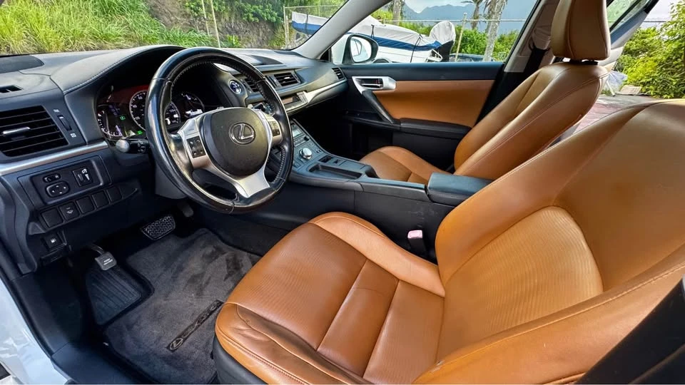 2012 Lexus CT - Image 9 of 14