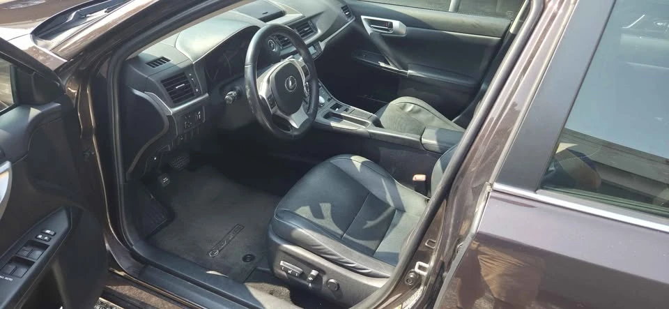 2012 Lexus CT - Image 10 of 20
