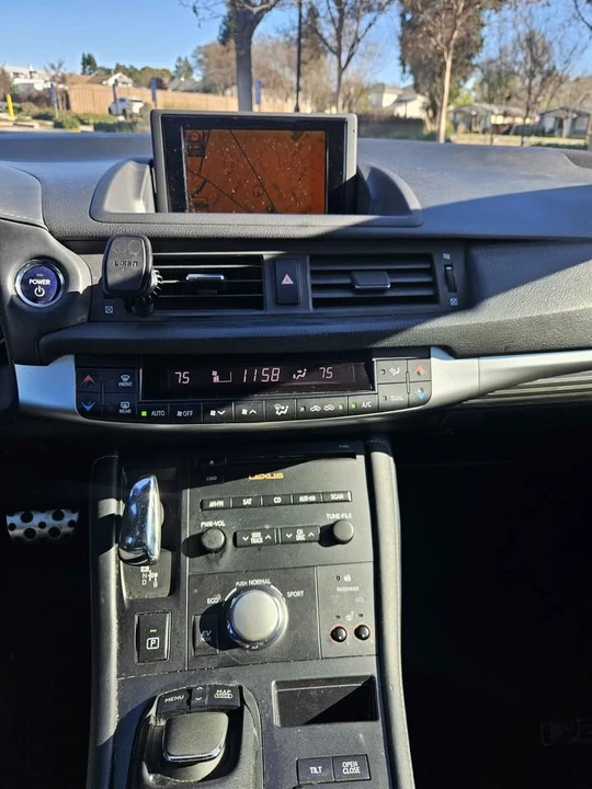 2012 Lexus CT - Image 7 of 11