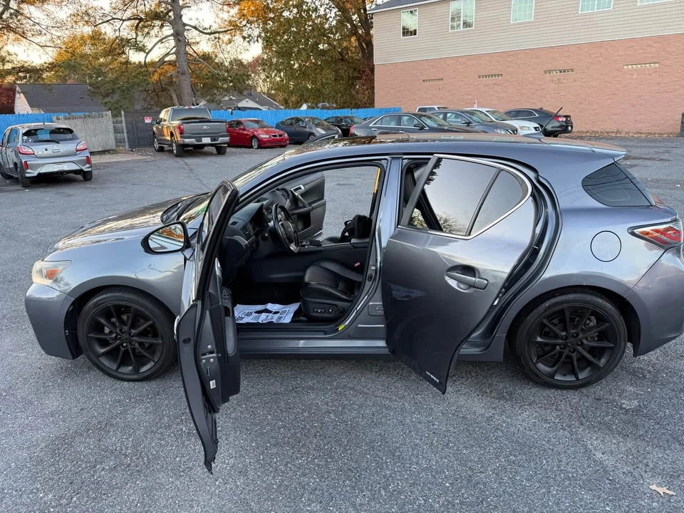 2012 Lexus CT - Image 9 of 10