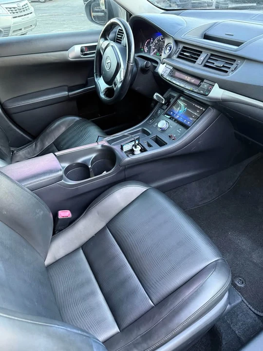 2012 Lexus CT - Image 7 of 10