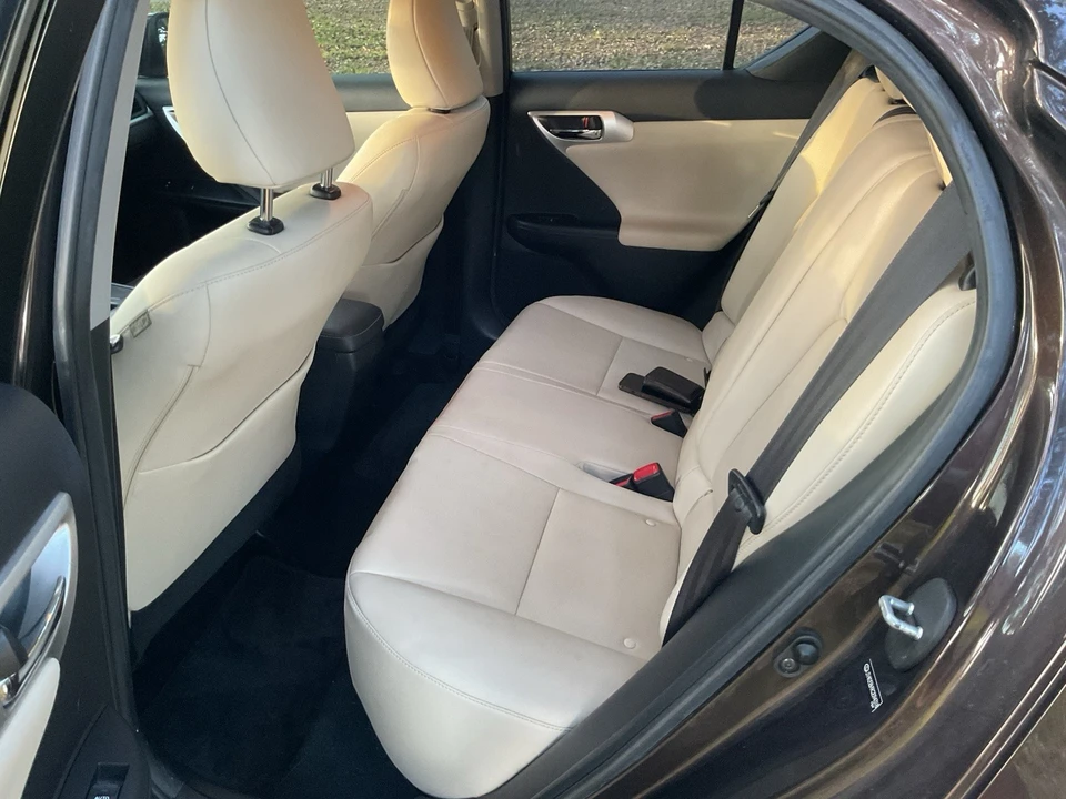 2012 Lexus CT - Image 10 of 21