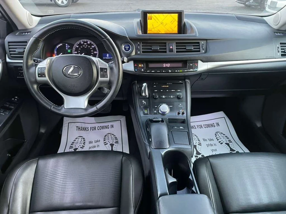 2012 Lexus CT - Image 10 of 17