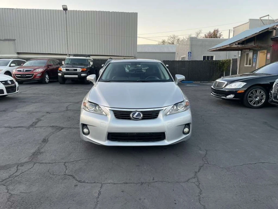 2012 Lexus CT - Image 2 of 17