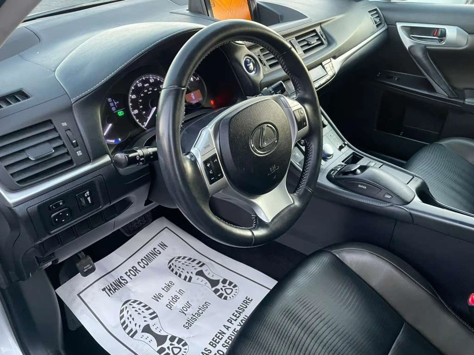 2012 Lexus CT - Image 8 of 17