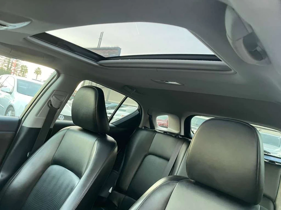 2012 Lexus CT - Image 11 of 17