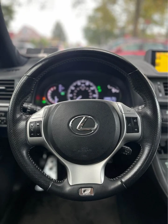 2012 Lexus CT - Image 15 of 17