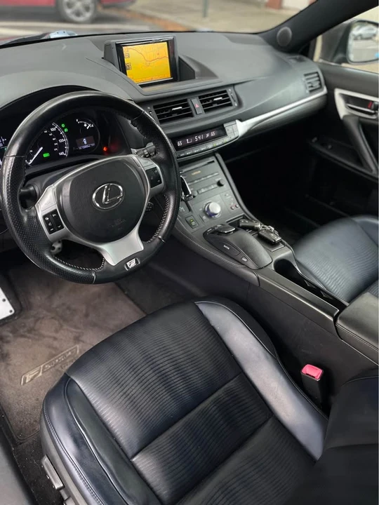 2012 Lexus CT - Image 14 of 17